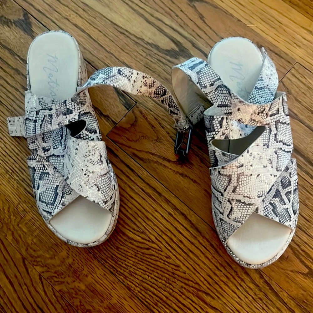Matisse Snakeskin Platform Runway Shoes (size 8)